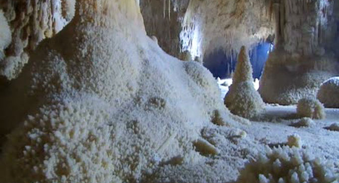 Frasassi le grotte, viaggio ipogeo