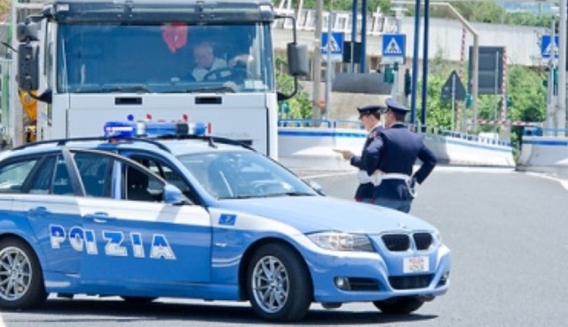 La Polizia Stradale ricorda a chi viaggia in auto di rispettare tutte quelle